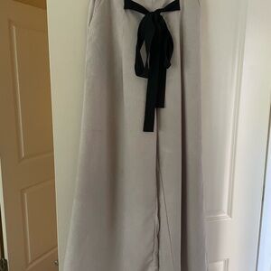 Elegant Gray Skirt with Black Bow